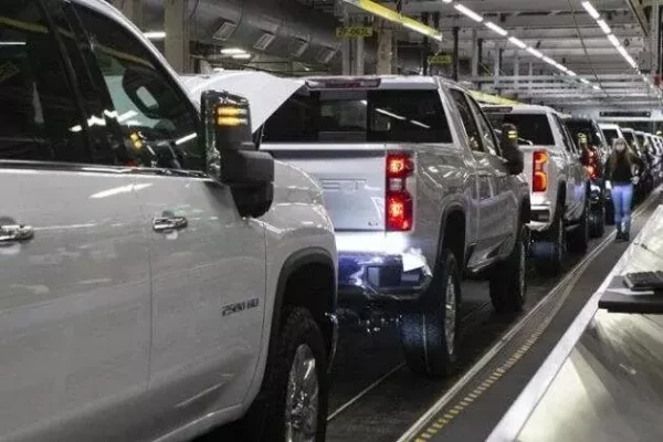 GM investing $280 million in Oshawa plant for next generation of pickup trucks