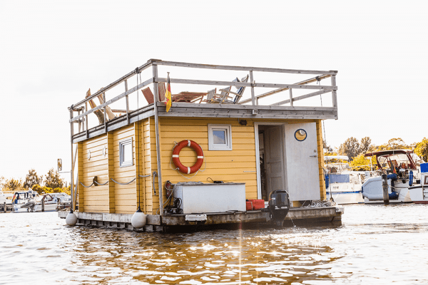 Province clarifying restrictions on floating accommodations