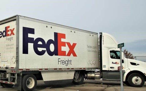 Fed-Ex Semi tractor trailer